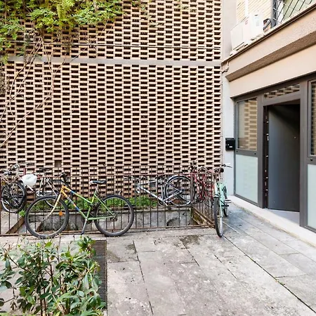 Pyramid House * Roma